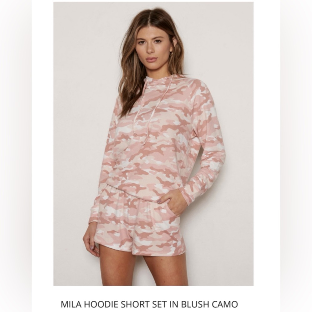 Brand New! Tart Collection Mila Hoodie Short Set in Blush Camo M